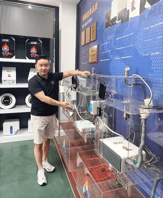 从千万粉丝追捧到热能技术革新 解码洛易诗如何成为美业纪录片中的“发廊神器”